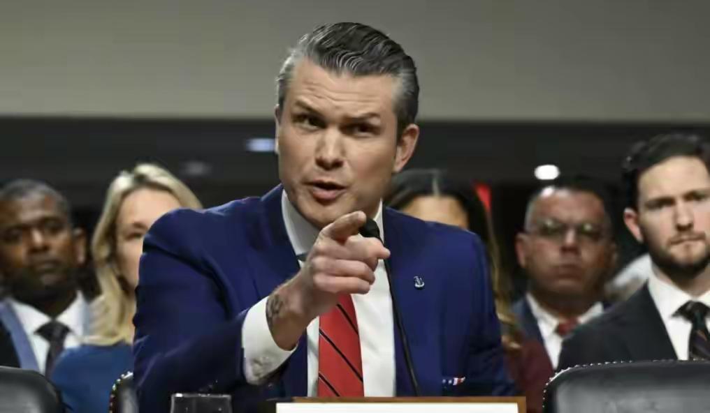 美国防长赫格塞斯有大麻烦了！

美国防长赫格塞斯可能犯下战争罪！当地时间11月3