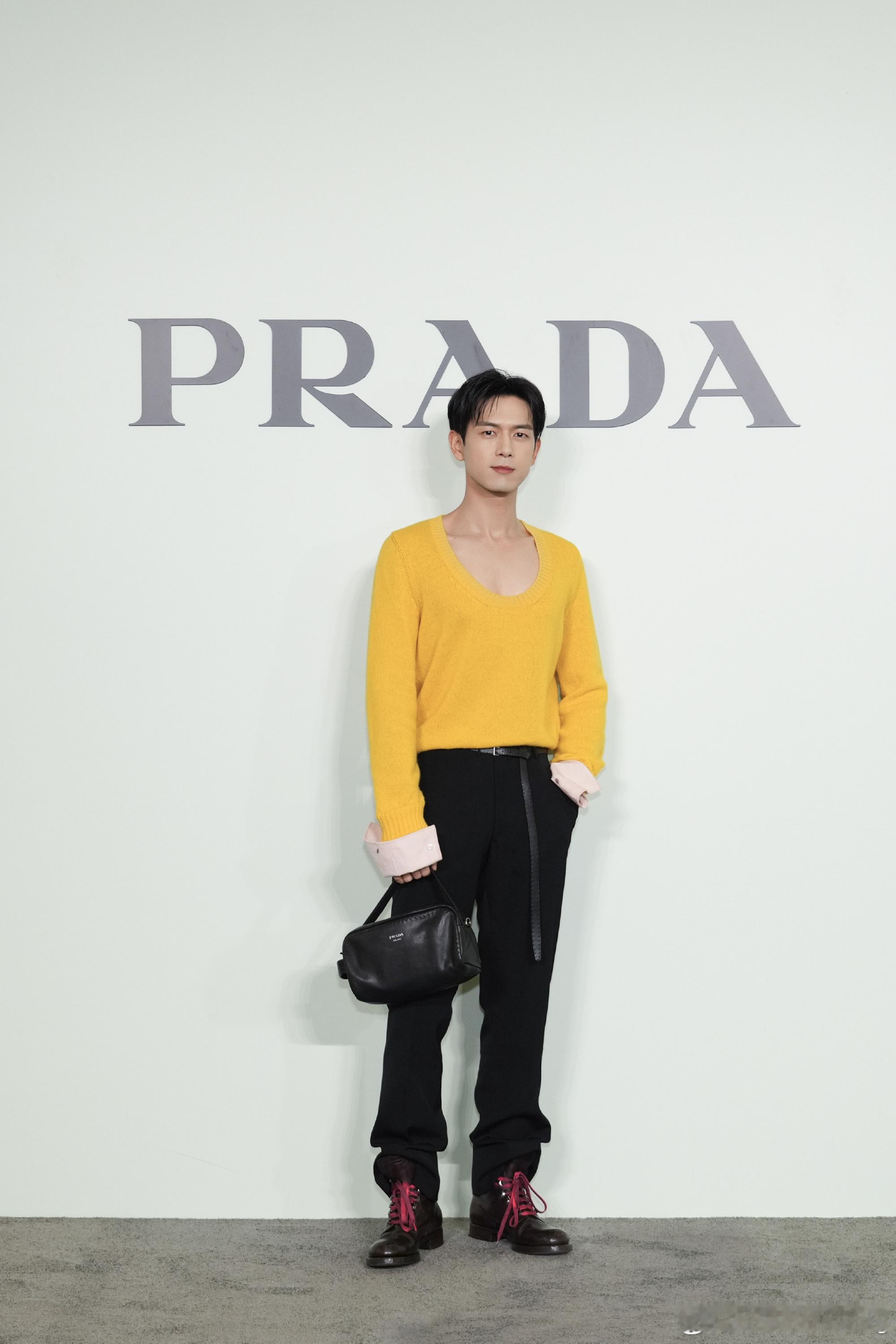 李现 lxprada代言人李现 等云开，等雾散，等沧海生出明月，等雪山出现仙踪，