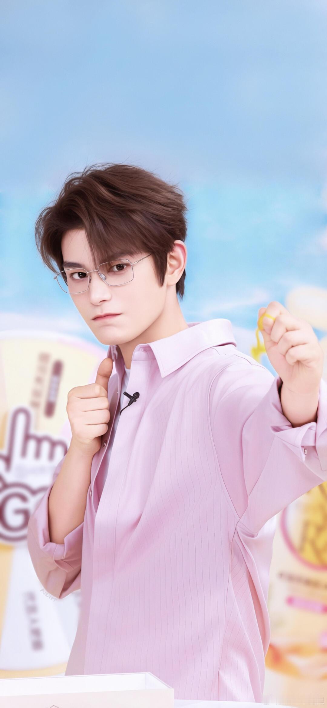 丁禹兮的年终奖在向他招手 丁禹兮这职场情商绝了！主动亲近老板还认真展示新书，用心