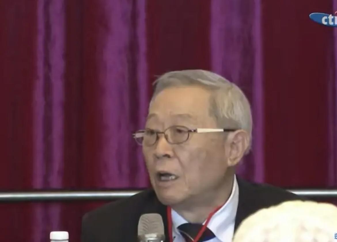 赵春山这是在睁着眼睛说瞎话吧！居然声称九二共识没有“一中”问题，还说和统一没关系