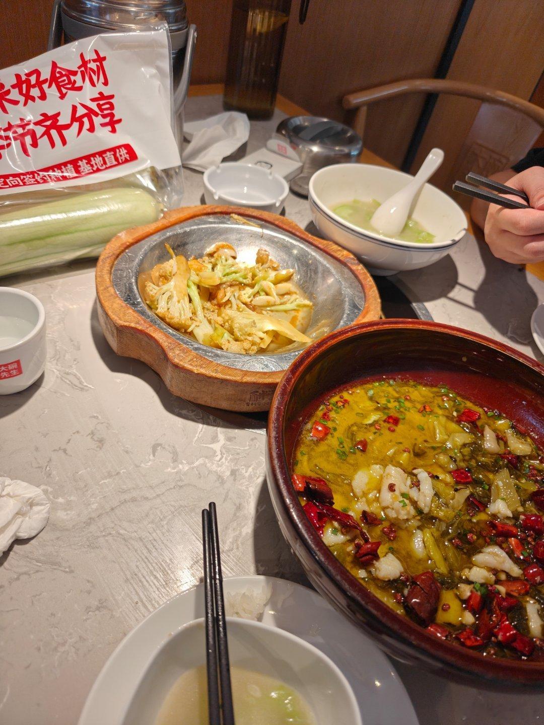餐饮这么卷了吗？点一份丝瓜还送两根丝瓜，佩服！ ​​​