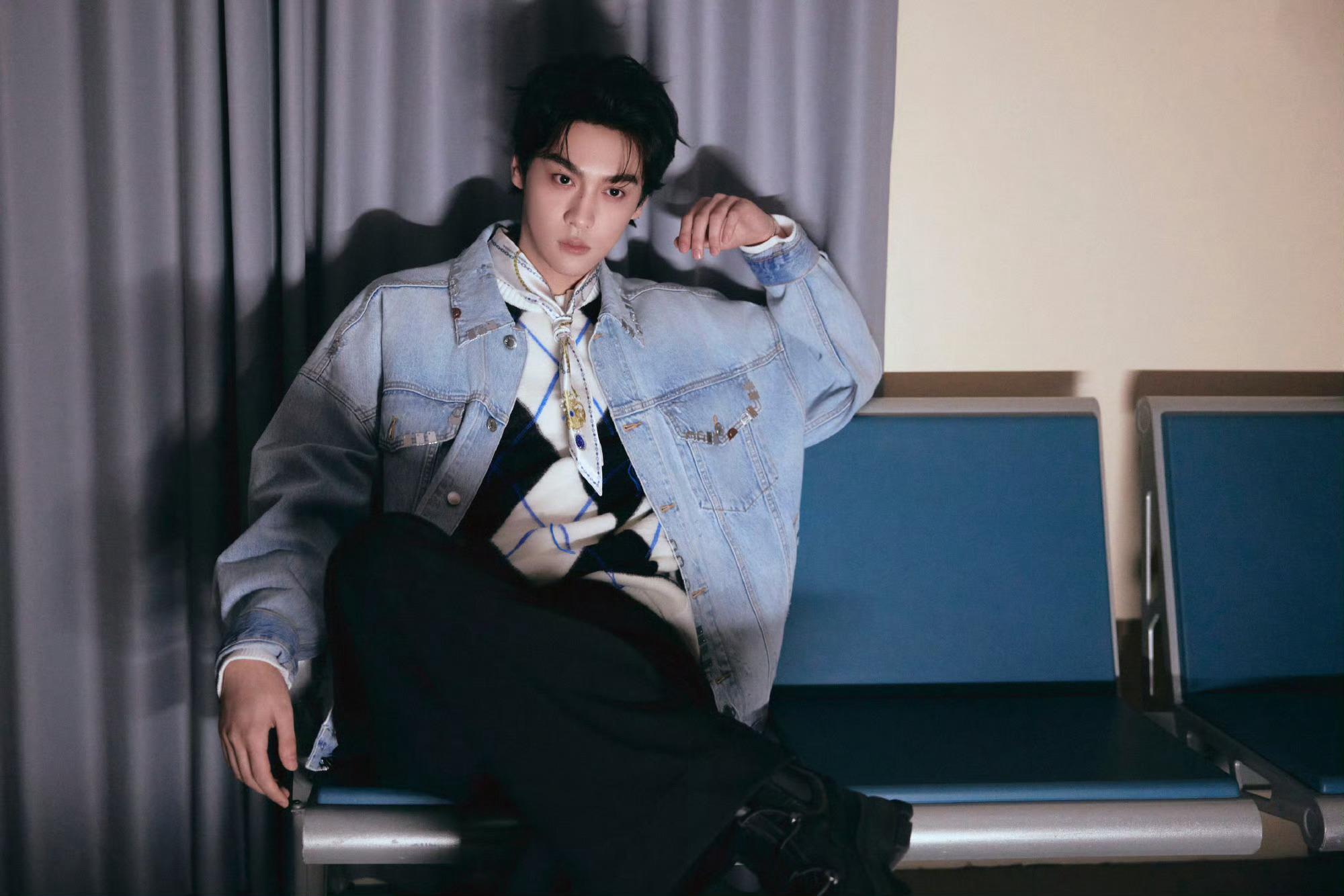 田栩宁这个造型好看吗？🤔🤔🤔田栩宁工作室 图呢