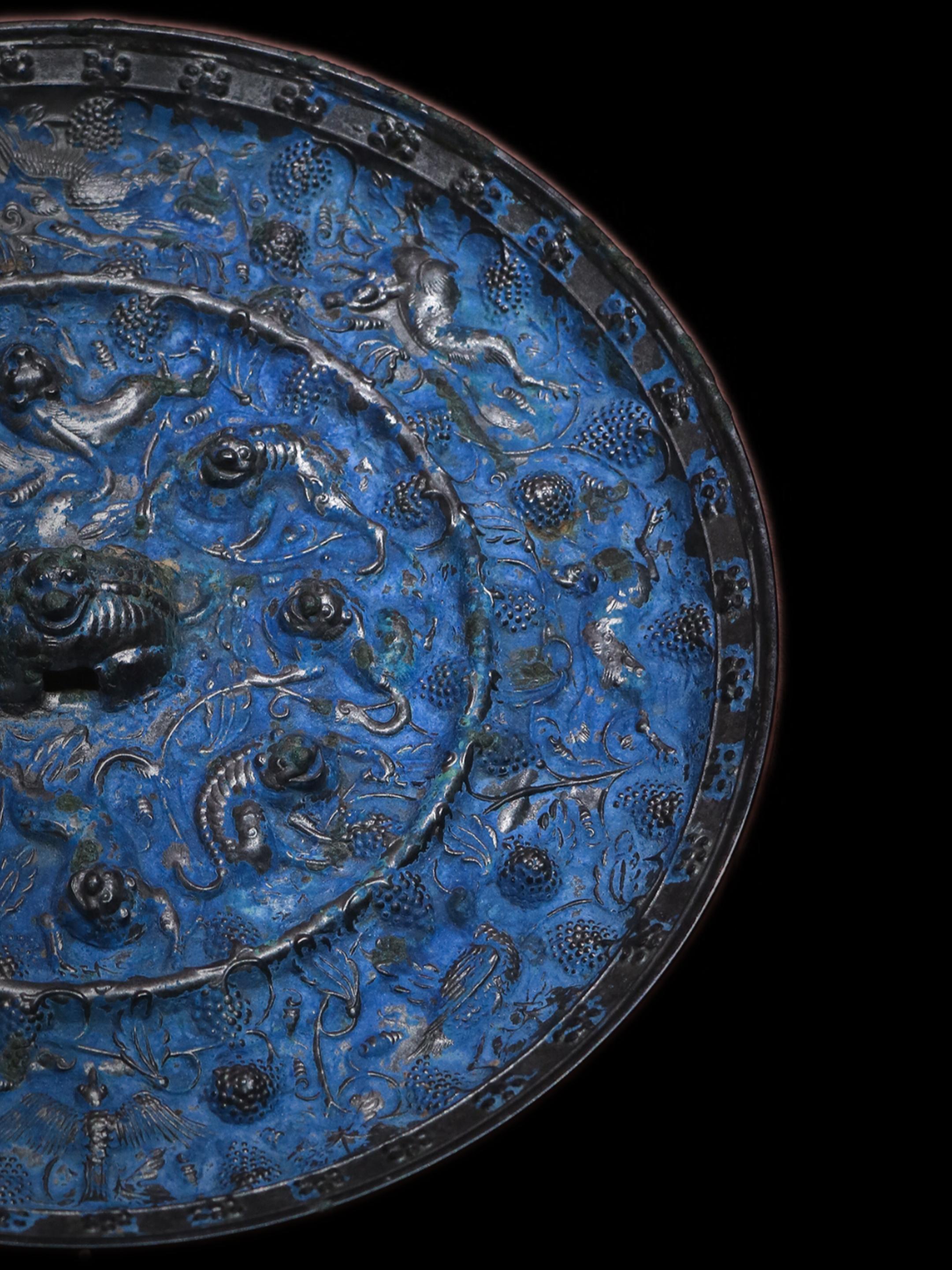 大唐月色 | 丝路夜空的幽蓝。🌊公子醉归灯下见，美人朝插镜中看 当庭...