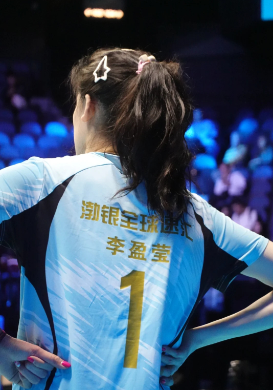 希望李盈莹 健康 快乐 享受排球运动 ！永远都是笑着的！！！中国女排还需要你！