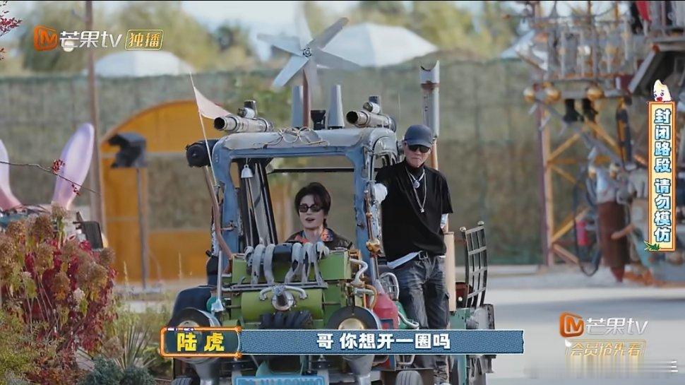 苏醒陈小春真人版跑跑卡丁车被卡丁车局狠狠拿捏！陈小春开起来爱不释手，和苏醒狂飙超