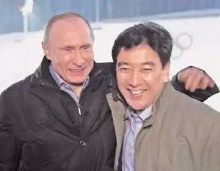 2014年，水均益采访普京时，两人正在喝茶。普京忽然笑着说道：“这茶味道怎么样？