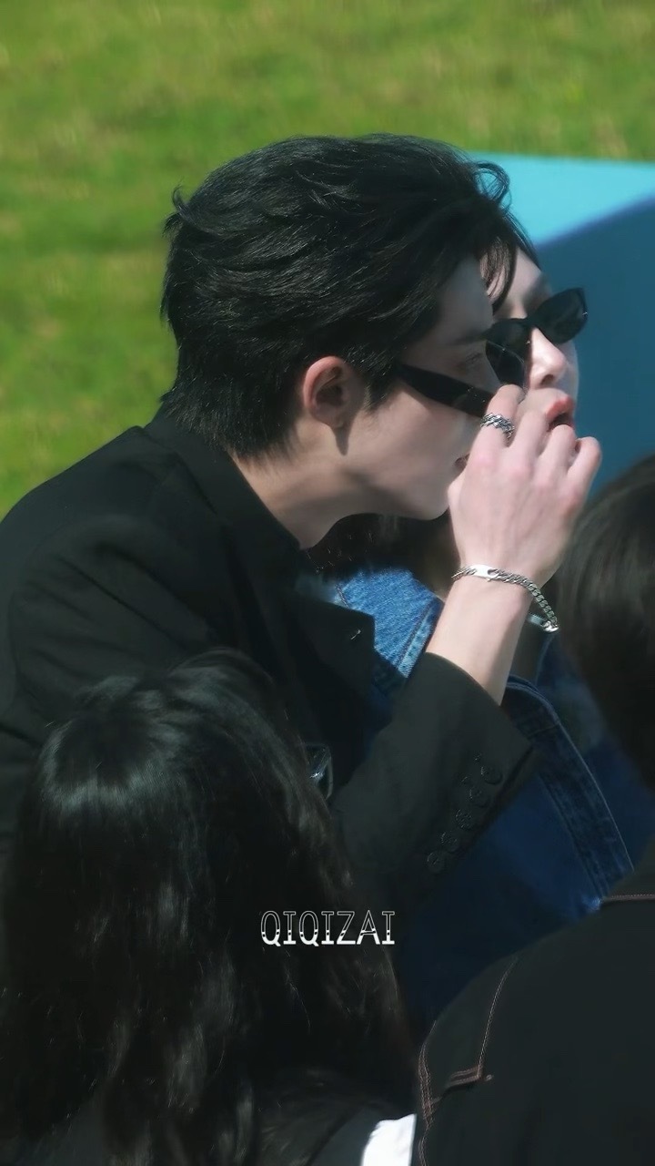 哈哈哈哈哈哈哈哈哈（cr📕七～七仔亲爱的客栈王鹤棣