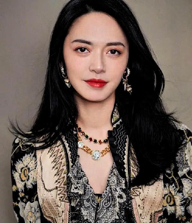 姚晨这次离婚官宣彻底失算了，本来想靠离婚发文，再上一下热搜，却没想到引发了舆论争