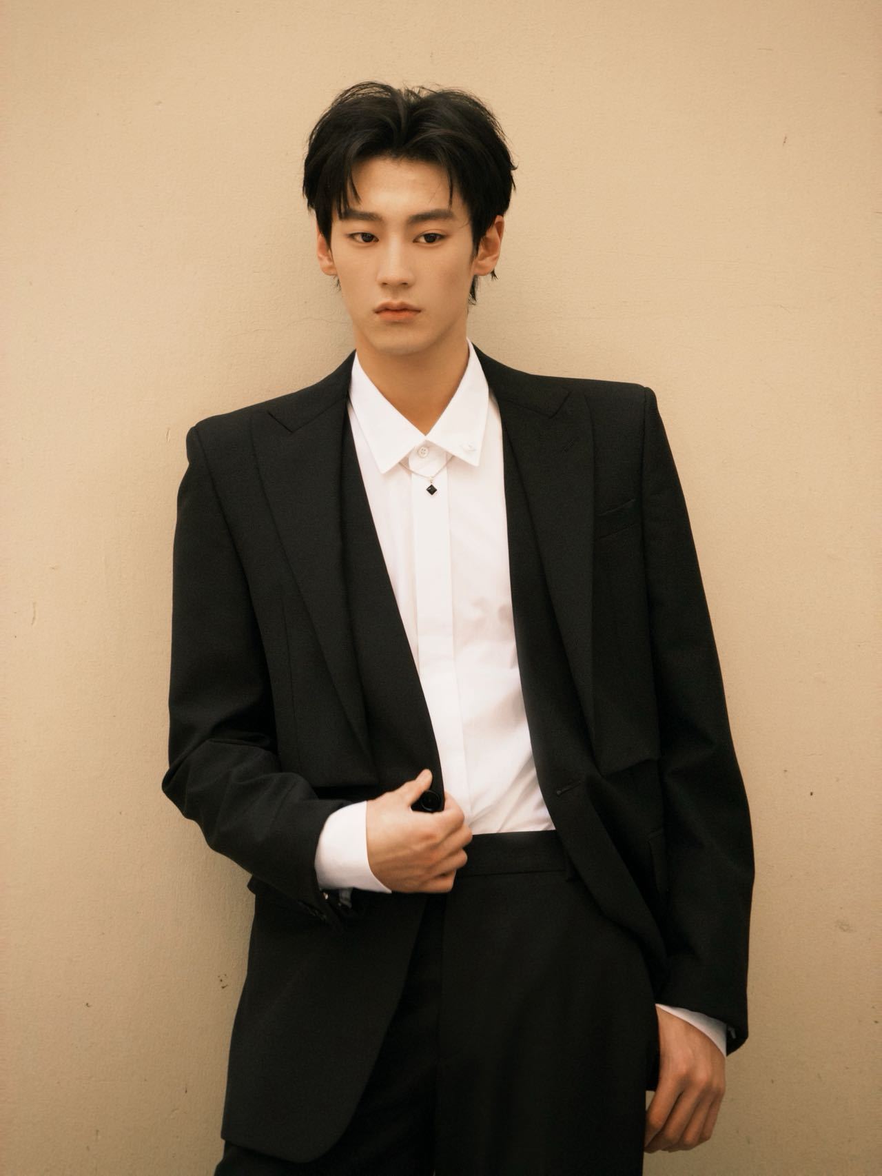 也是出息了！出镜了“骏时相聚”贺岁主题大片，名字里有骏，适配度直接拉满💯！在本