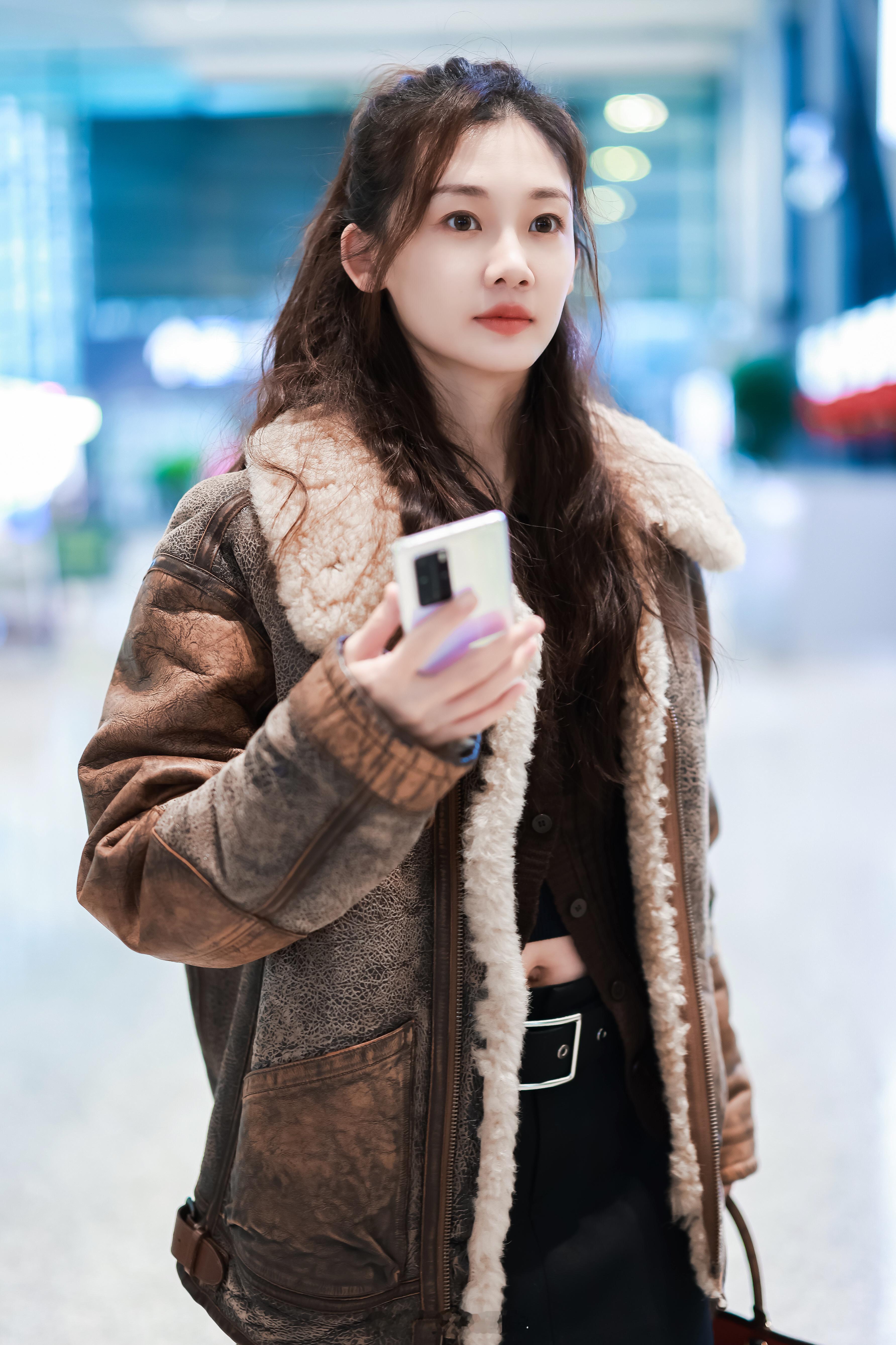 #苗苗[超话]# 上海✈️好久不见 ​​​