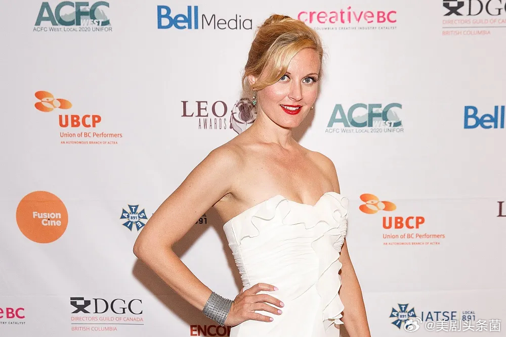 美剧女星 卡丽·安妮·弗莱明 去世，享年51岁。她曾在《邪恶力量》中饰演Bobb