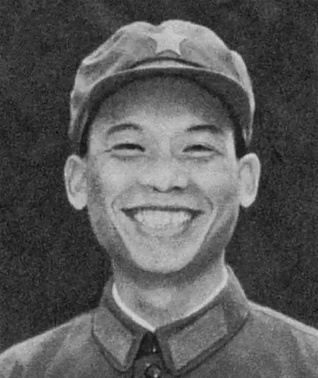 1979年，陈书利与部队失联，为填饱肚子，他跑到一块地里挖红薯，正挖着，一块石头