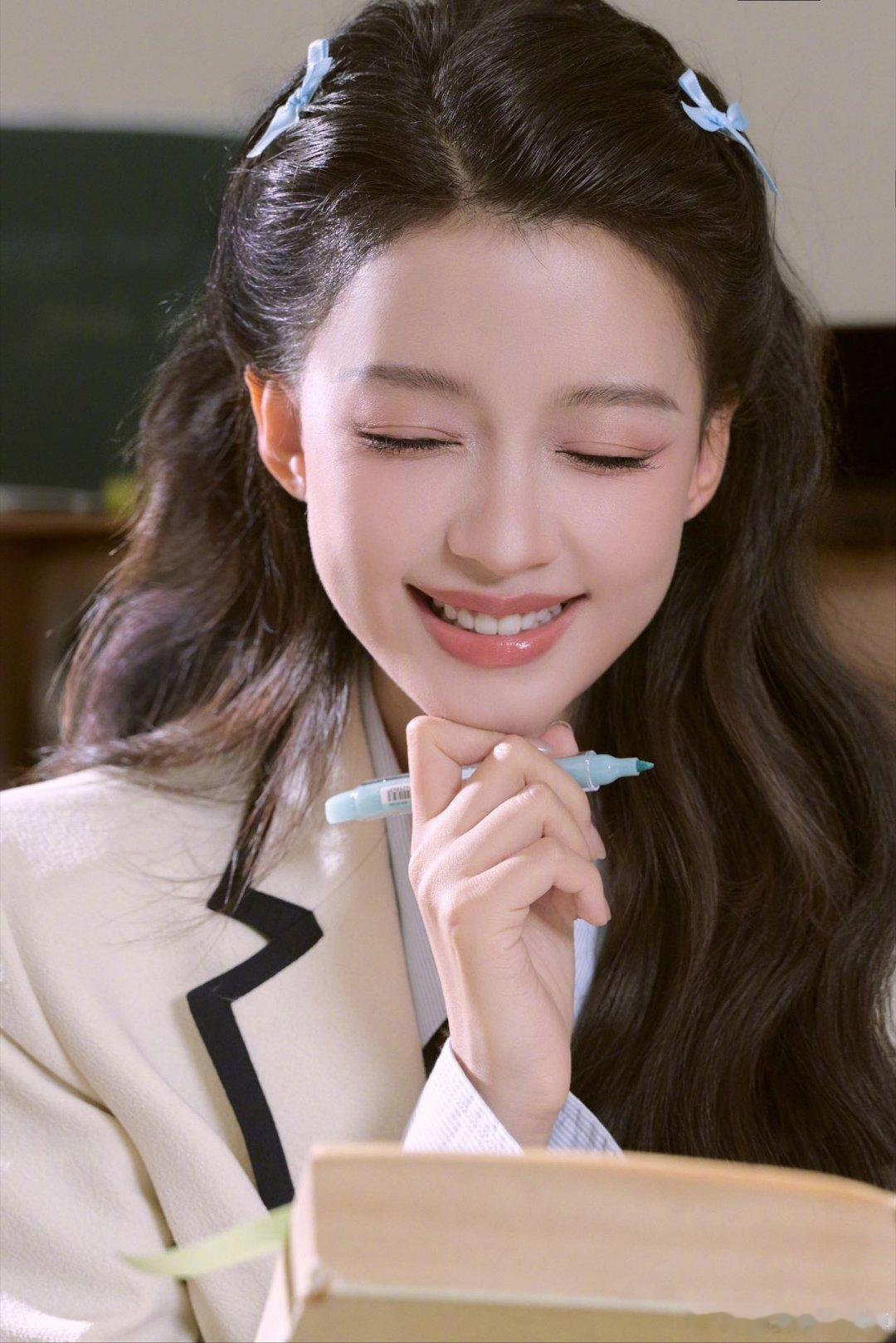 孙怡打卡粉丝应援乘风2026不辜负每一份偏爱与等待，孙怡主动打卡粉丝应援，鲜活又