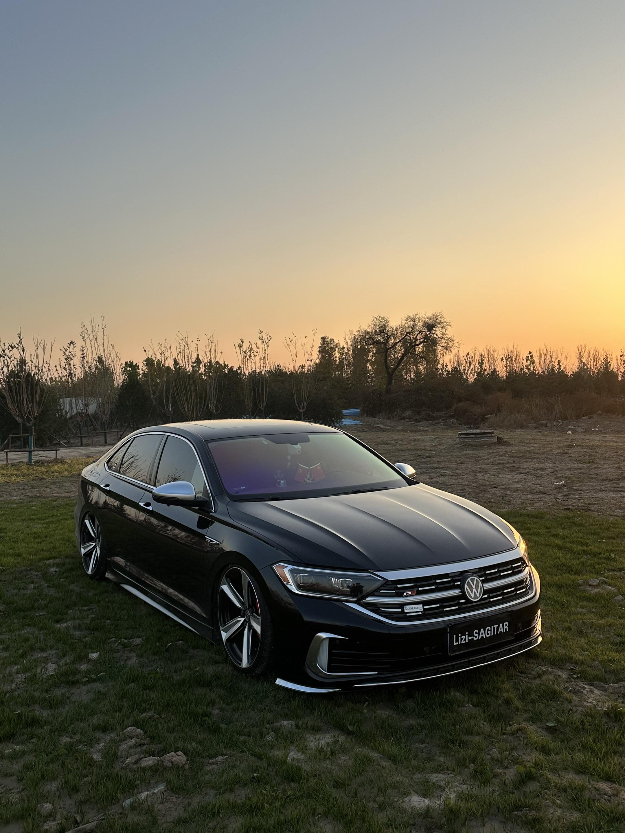 我把真心摆在你面前 你依然权衡利弊 心比天高以为机会无限 从不珍惜眼前人