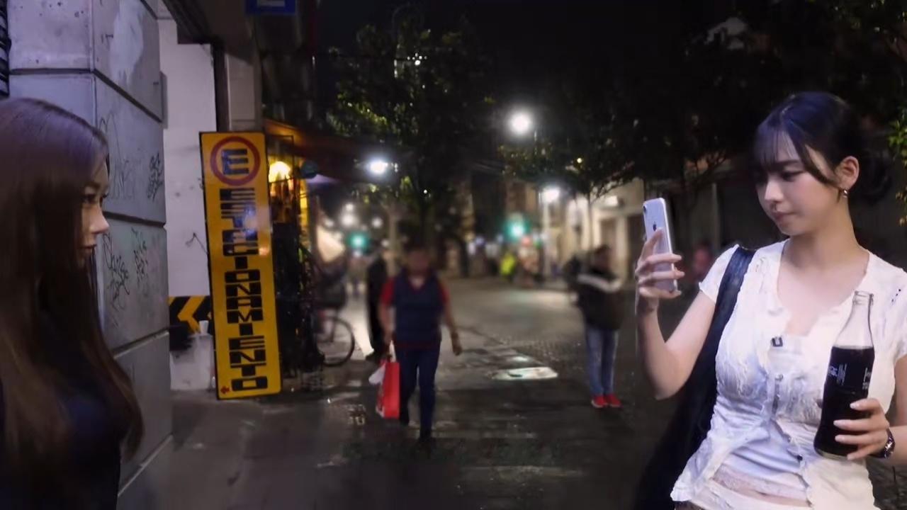只有女生才会懂有柳智敏这种随时随地记录自己给自己拍漂亮照片还不停夸奖提供情绪价值