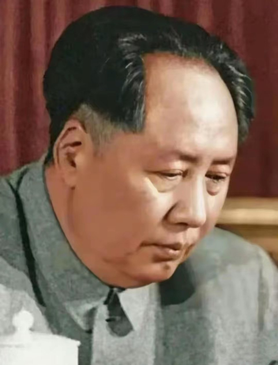 真正的强大，不是敢向世界展示我们的肌肉，而是敢于直面我们自己内部问题！毛主席就是