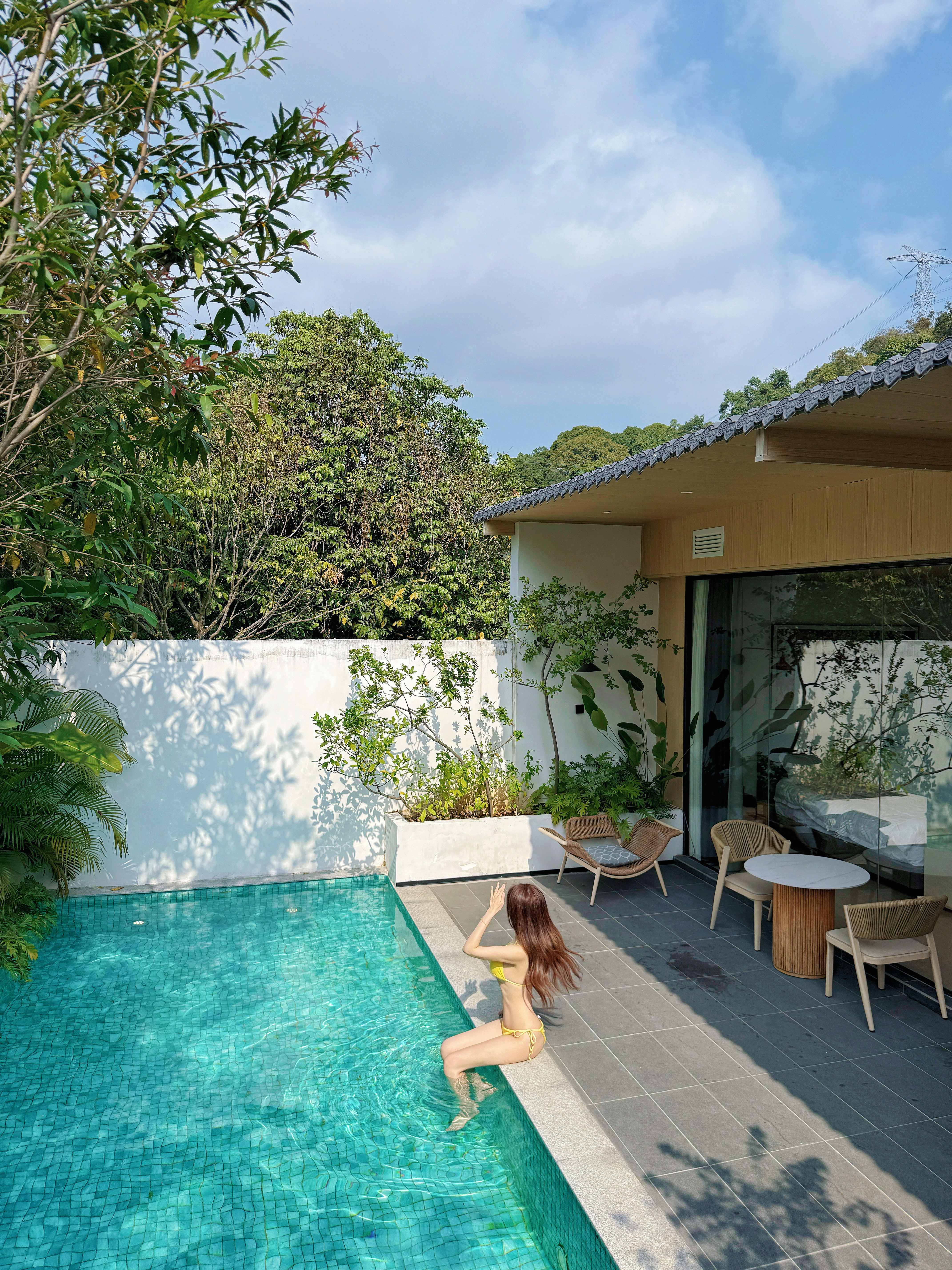 看完Landman只想在泳池边穿bikini晒太阳💛 