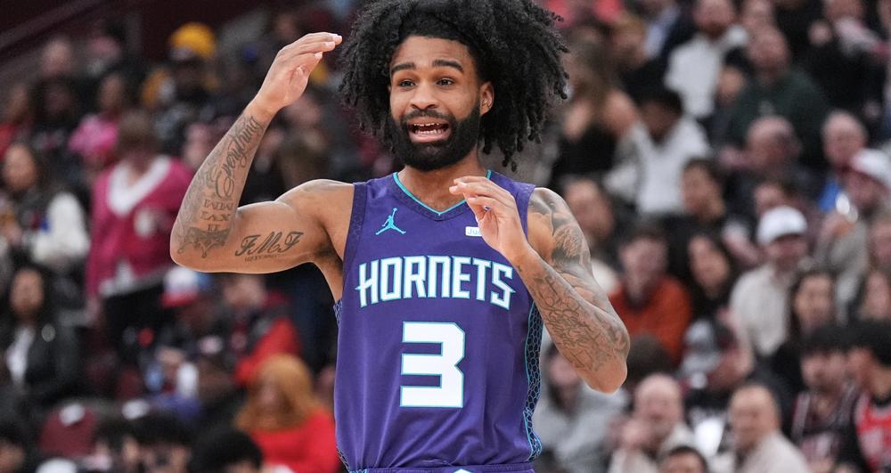 当夏洛特黄蜂交易得到科比·怀特时，总经理杰夫·彼得森就表示这是一个长期布局。在周