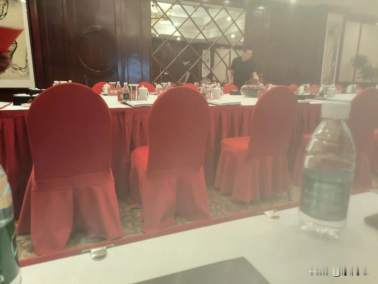已到调研地点，刚与管理层吃饭沟通了一下，主要了解了《歌手2024》的情况，现全网