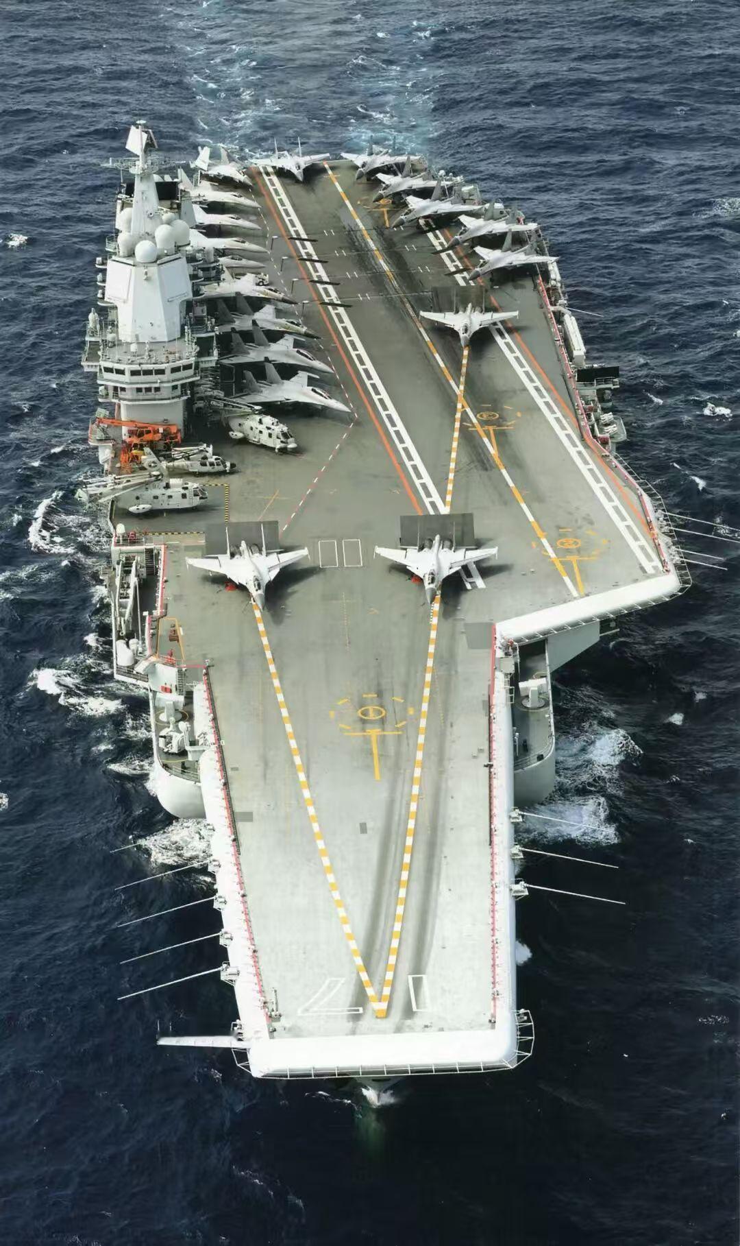 山东舰，18架飞鲨，3架直升机： 