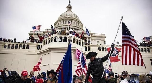 为什么很少听说美国官员贪腐案？

美国并非没有官员贪腐，而是传统“收现金式”贪腐