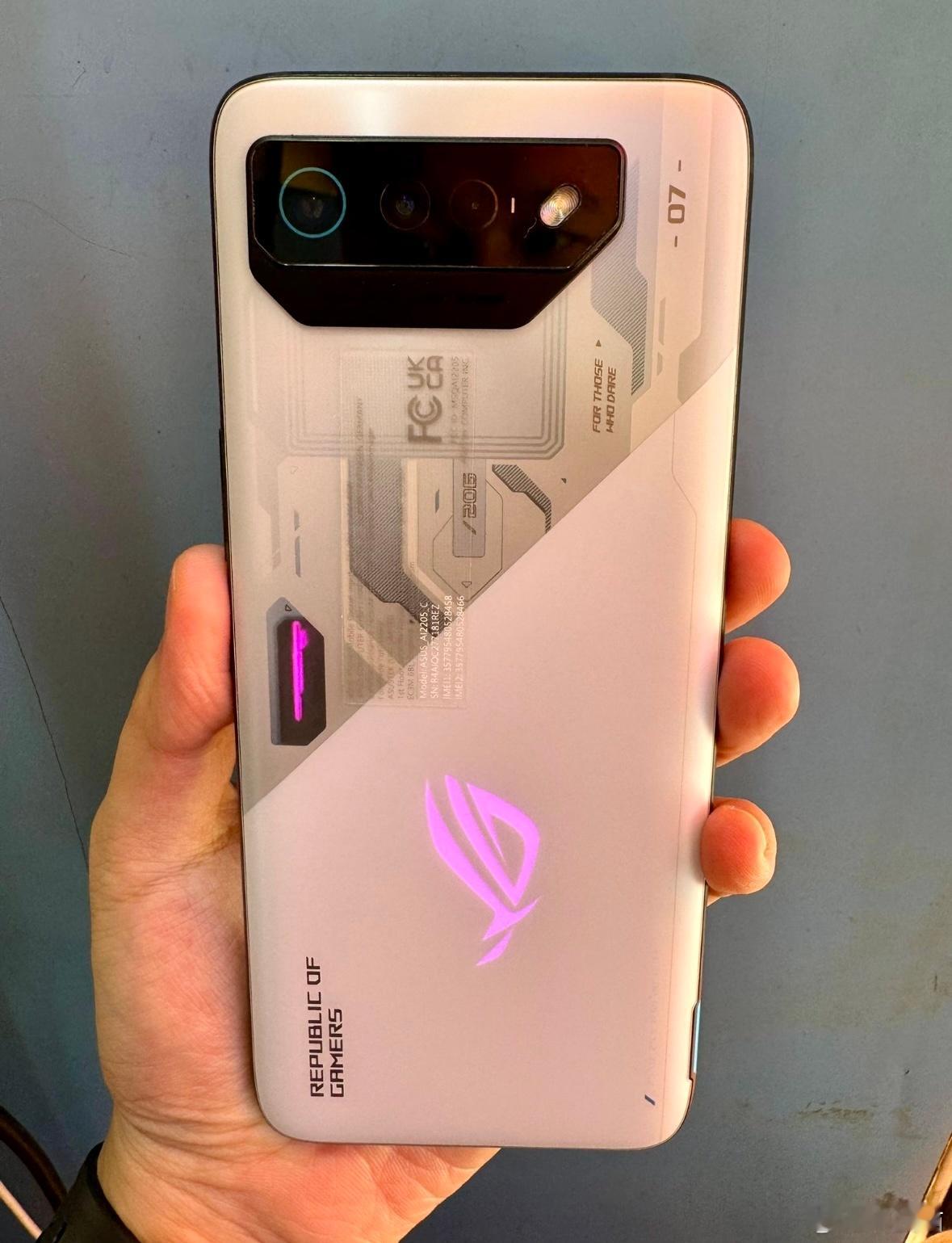 华硕集团董事长：华硕 Zenfone、ROG Phone 双品牌从 2026 年