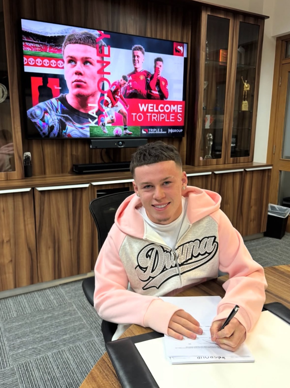 凯·鲁尼已与Triple S体育经纪公司签约，马奎尔和莱西也是该经纪公司的球员。