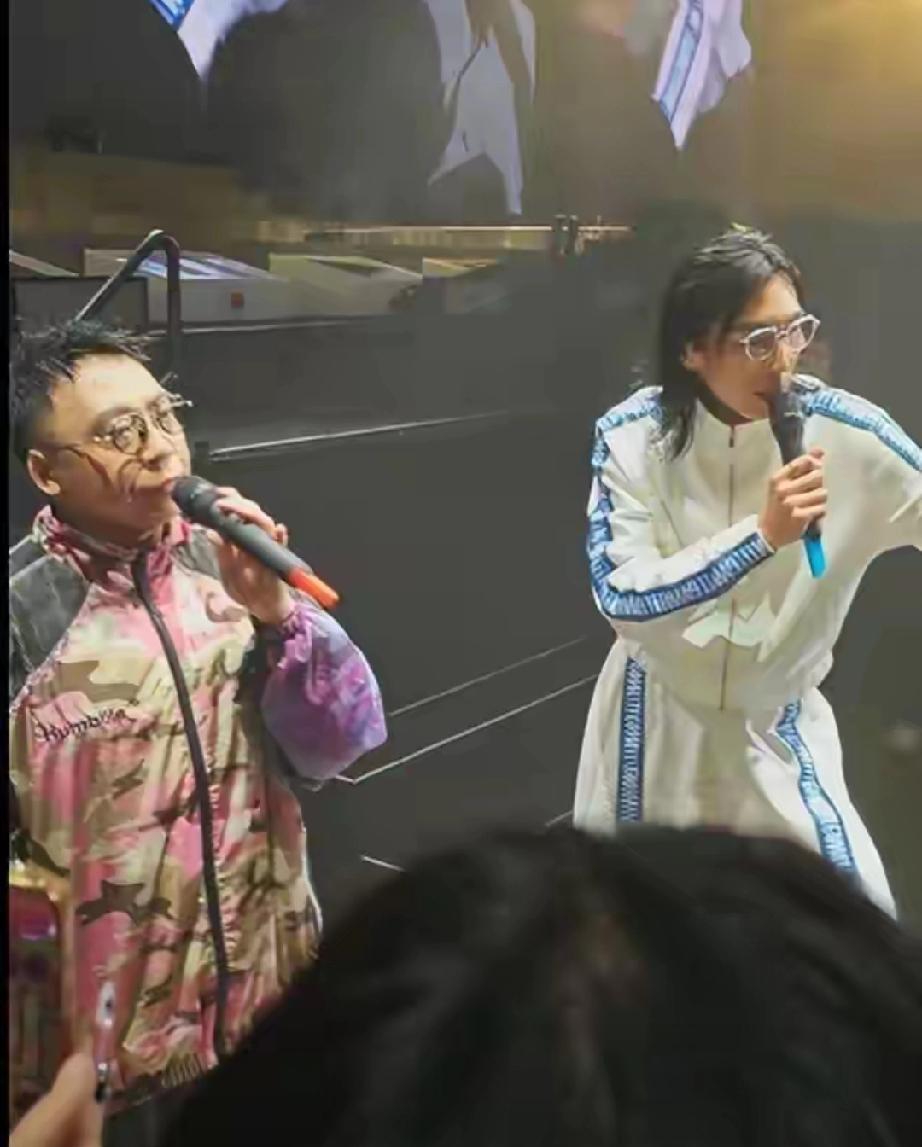 农夫演唱会群星云集！佘诗曼盛装精致，素颜关咏荷凭状态意外抢镜
 
    5月1