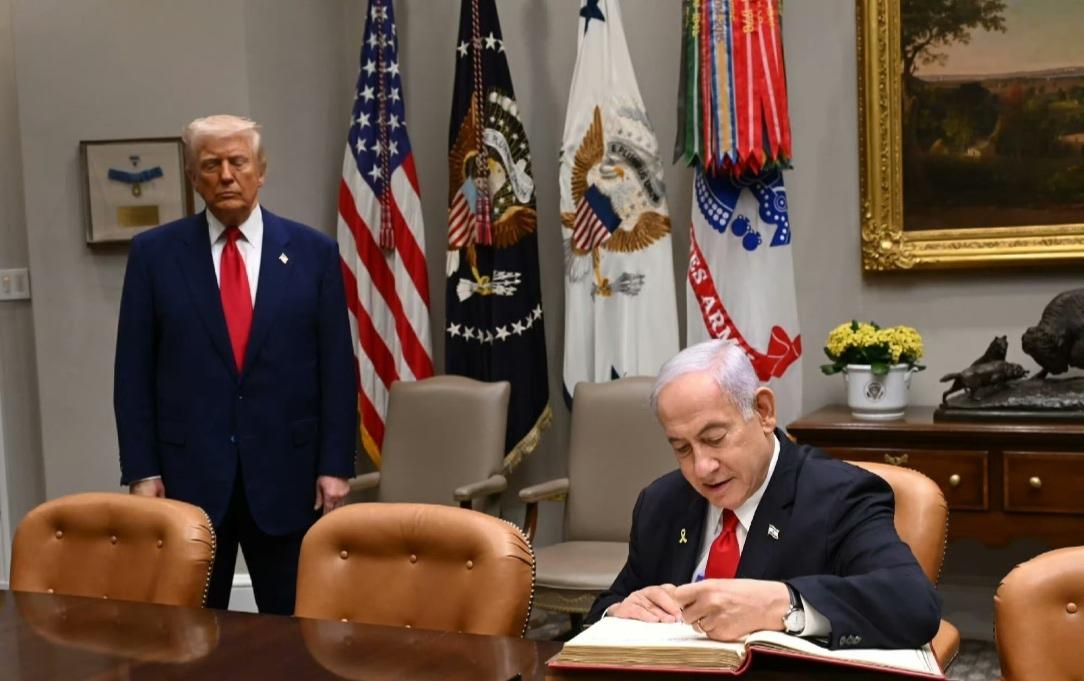 内塔尼亚胡用几十年说服美国总统打击伊朗，结果是只有特朗普听了。单就从政经验及智慧