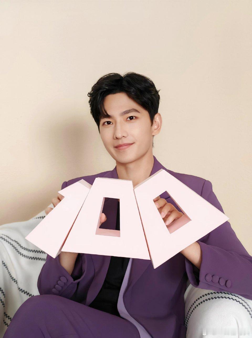 杨洋怎么还长十年前的样子从小哥到韩立，除了演技更成熟，脸跟十年前一模一样。这保鲜