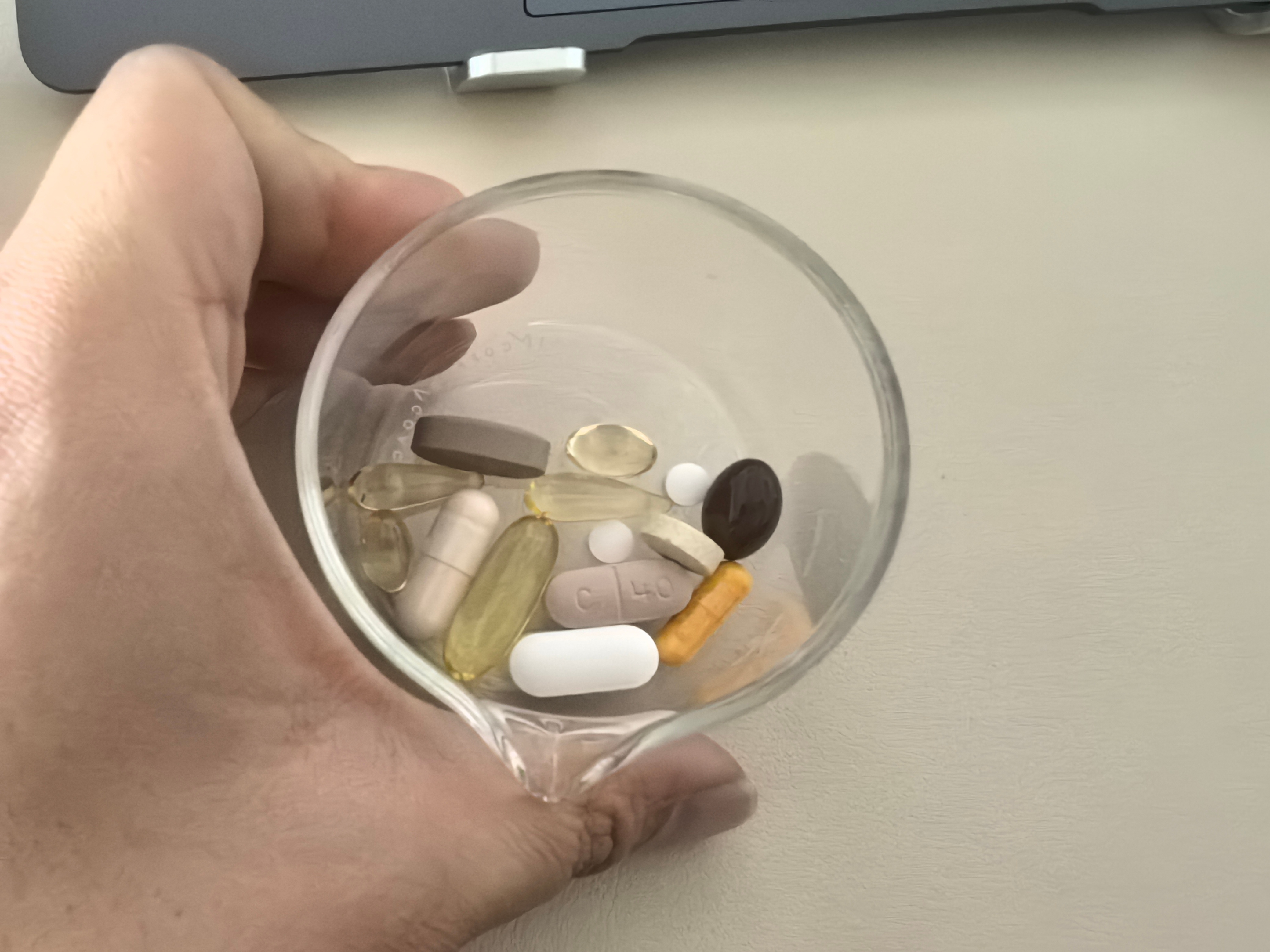 有一个很重要的事情，人需要健身，但要避免无效健身中国很多人在健身上缺乏足够的认识