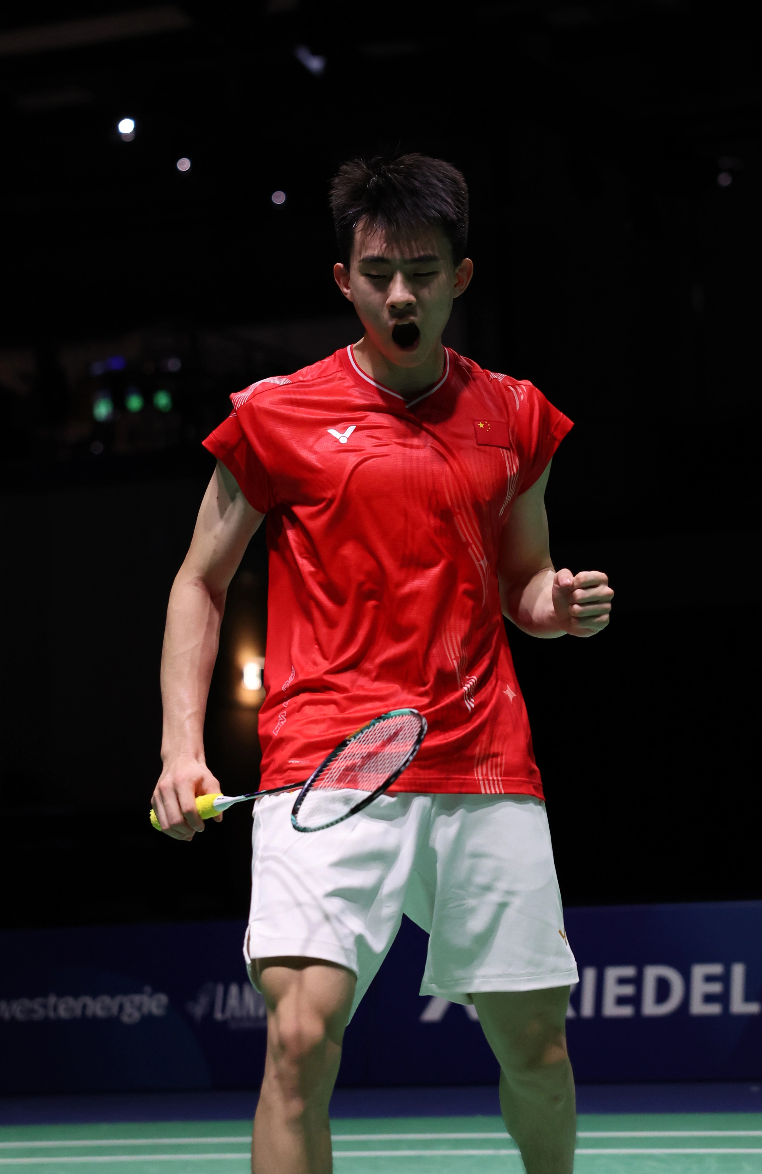 王子峻🇨🇳 21-6、21-14 🇰🇷赵建晔下轮：王子峻🇨🇳 vs 