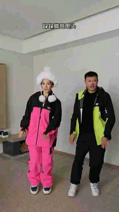 #黄奕印小天穿5斤重滑雪服跳舞#这场特别的舞蹈表演，值得一看再看。 ​​​