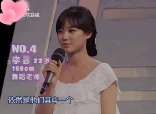 李一桐原名李雪李雪原来是李一桐啊樱桃琥珀云包场 原来李一桐的原名是李雪，两个名字