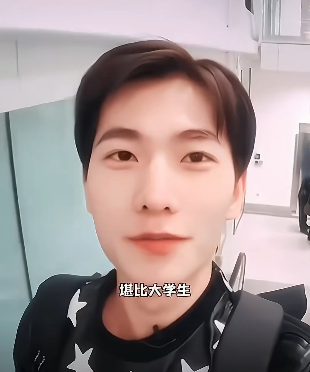 最开始主动出击想靠花2翻红的是谁而整季第一个巨大矛盾节点——伦敦杨洋走失事件，也
