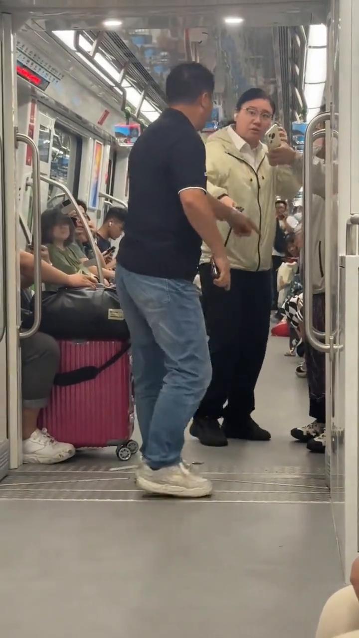 这什么意思？小提优，用学霸，金元学霸。提醒您，请从列车前进。