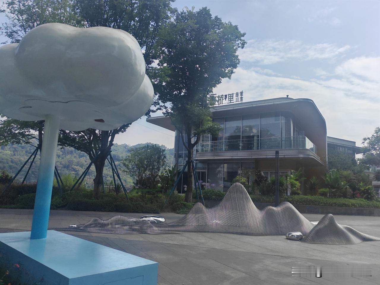 向家坝水情信息提示：根据调度计划安排，6月22日起，向家坝电站将加大出库调峰运行