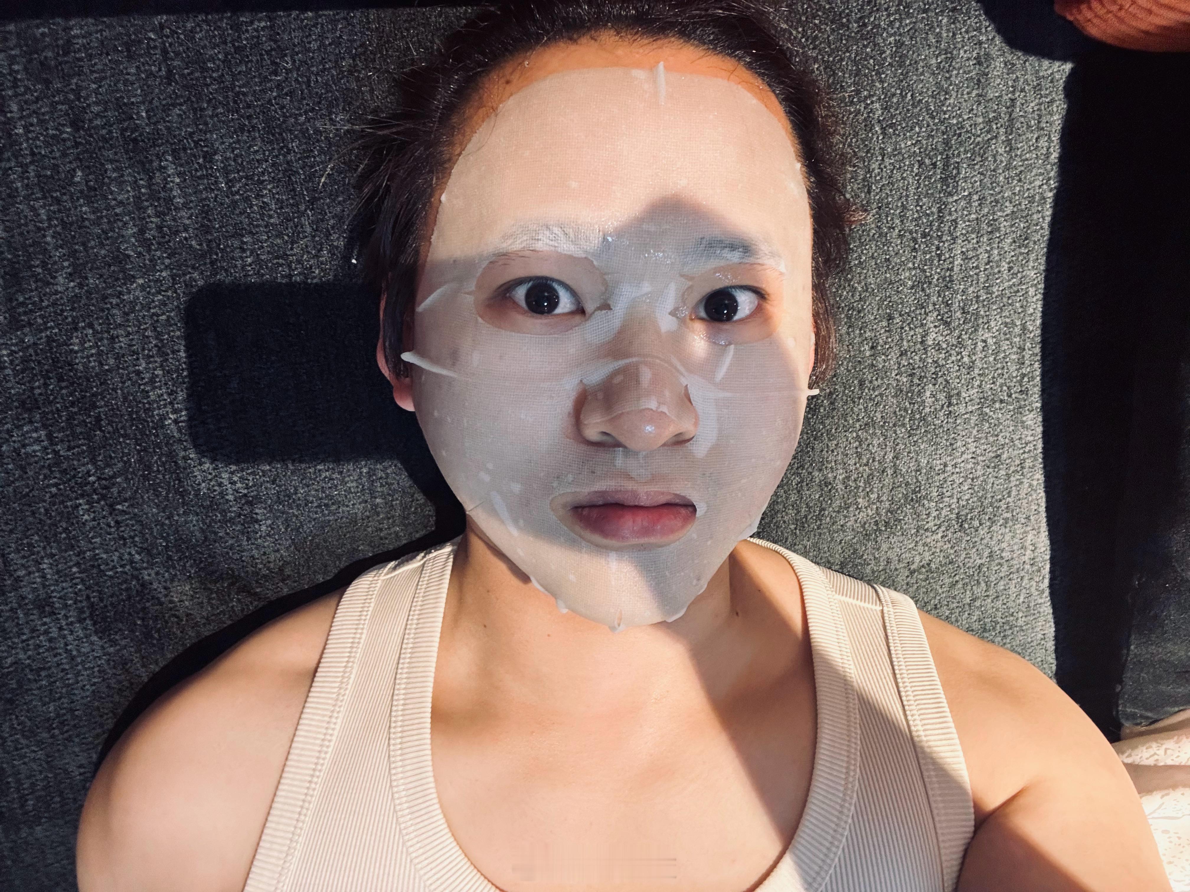 这两天要拍一个星光L的探店视频，主打高颜值大六座，默默掏出我的面膜