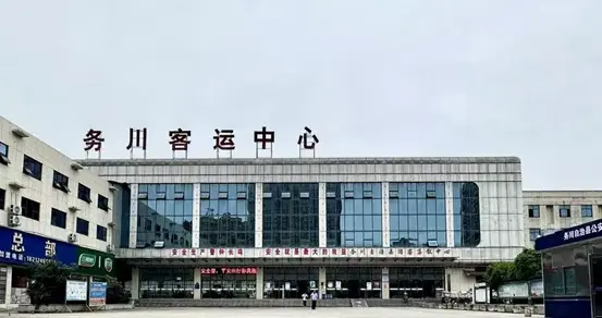 从老师到打工人的17年，他没能留在上海也回不去县城