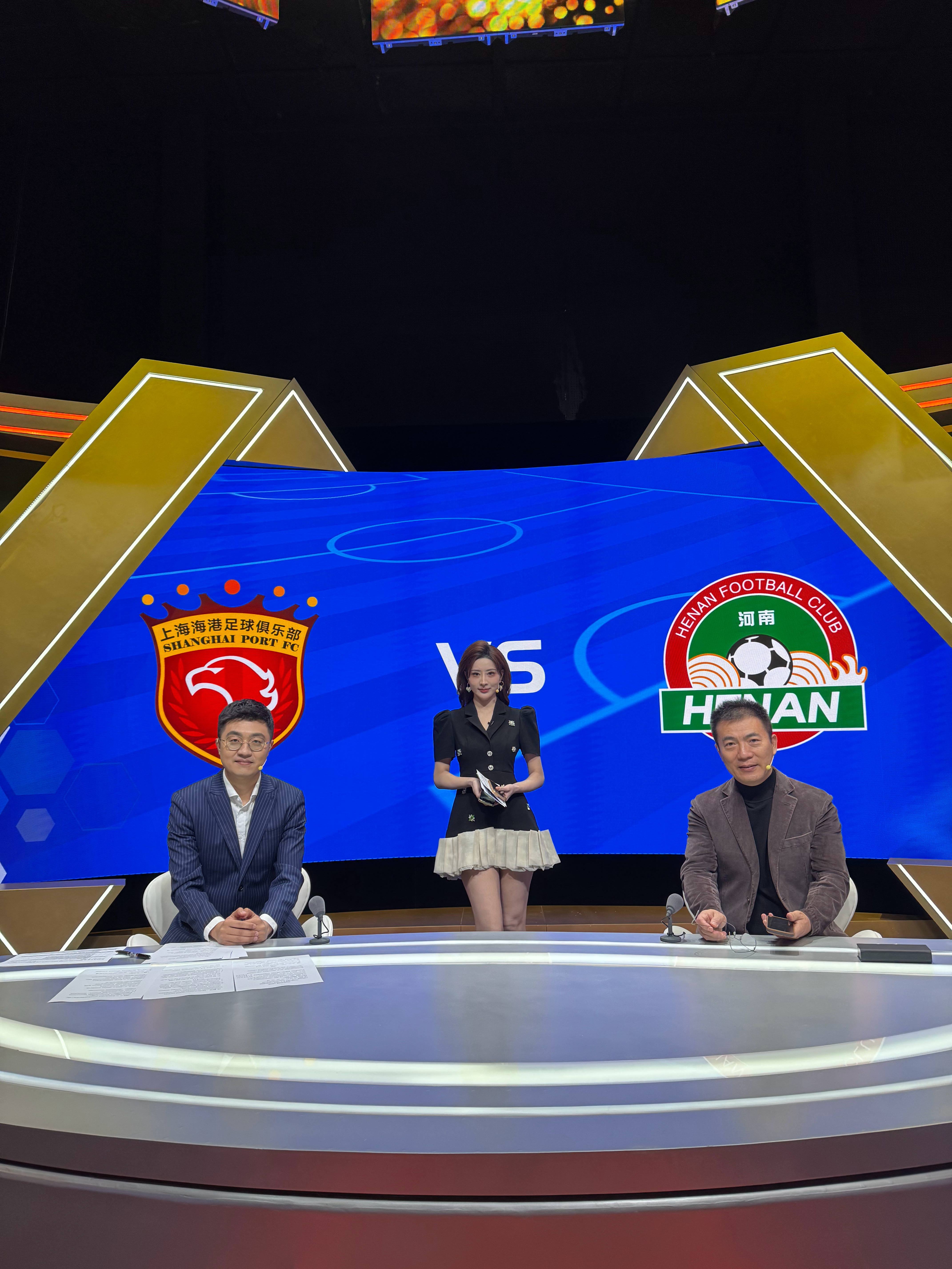 2天4赛，解说跟球员一样，多线作战最吃体能，现在只想睡上一天解说雨轩