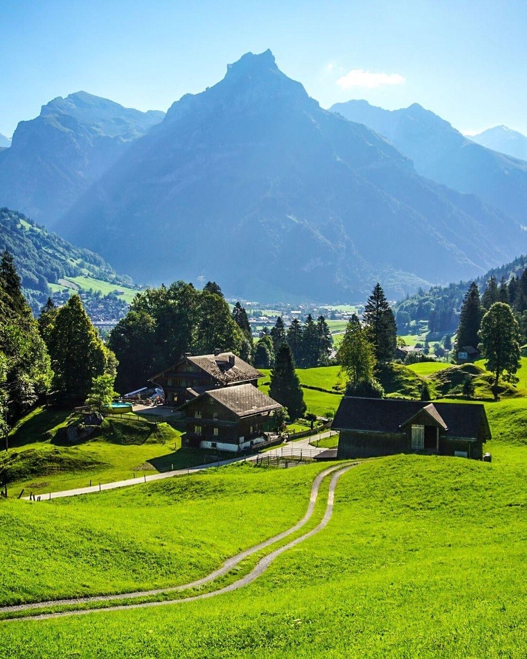 碰到一个高二的学生家长，家长跟我说，因为数学老师周末没有时间，主要是孩子非常认可