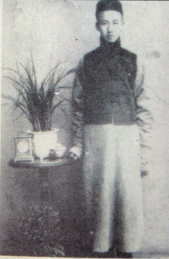 金毓黻[yù fú]，字静庵，斋名静晤室、千华山馆，男，1887年出生，1962