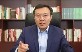 任泽平两度赴美考察仍喊人工智能海啸，我更警惕华尔街给算力加杠杆。
一个比国际消费