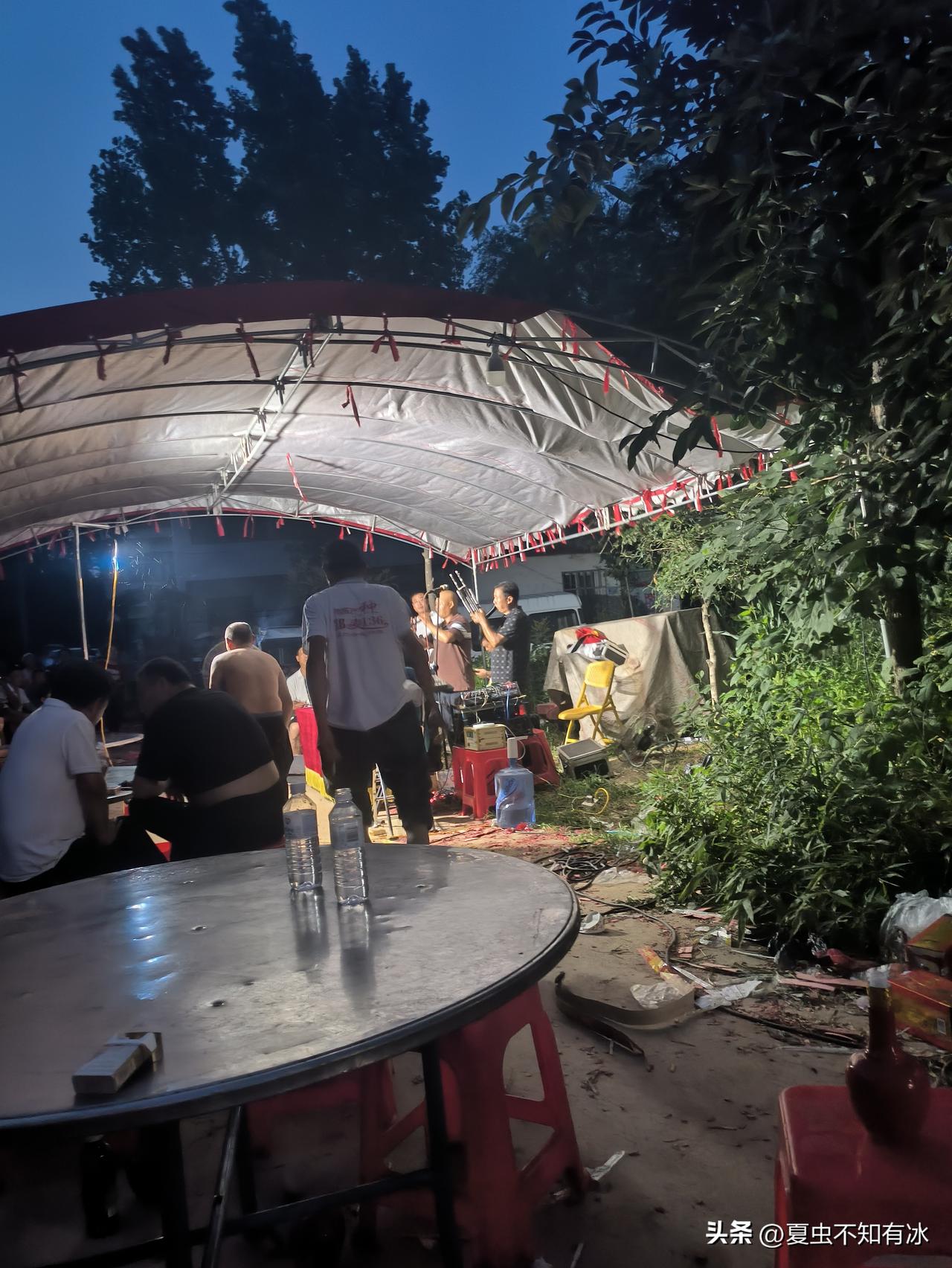人，真的不是到年龄大了，或者患上了某种绝症才会死，而是随时随地都有死的可能。
人