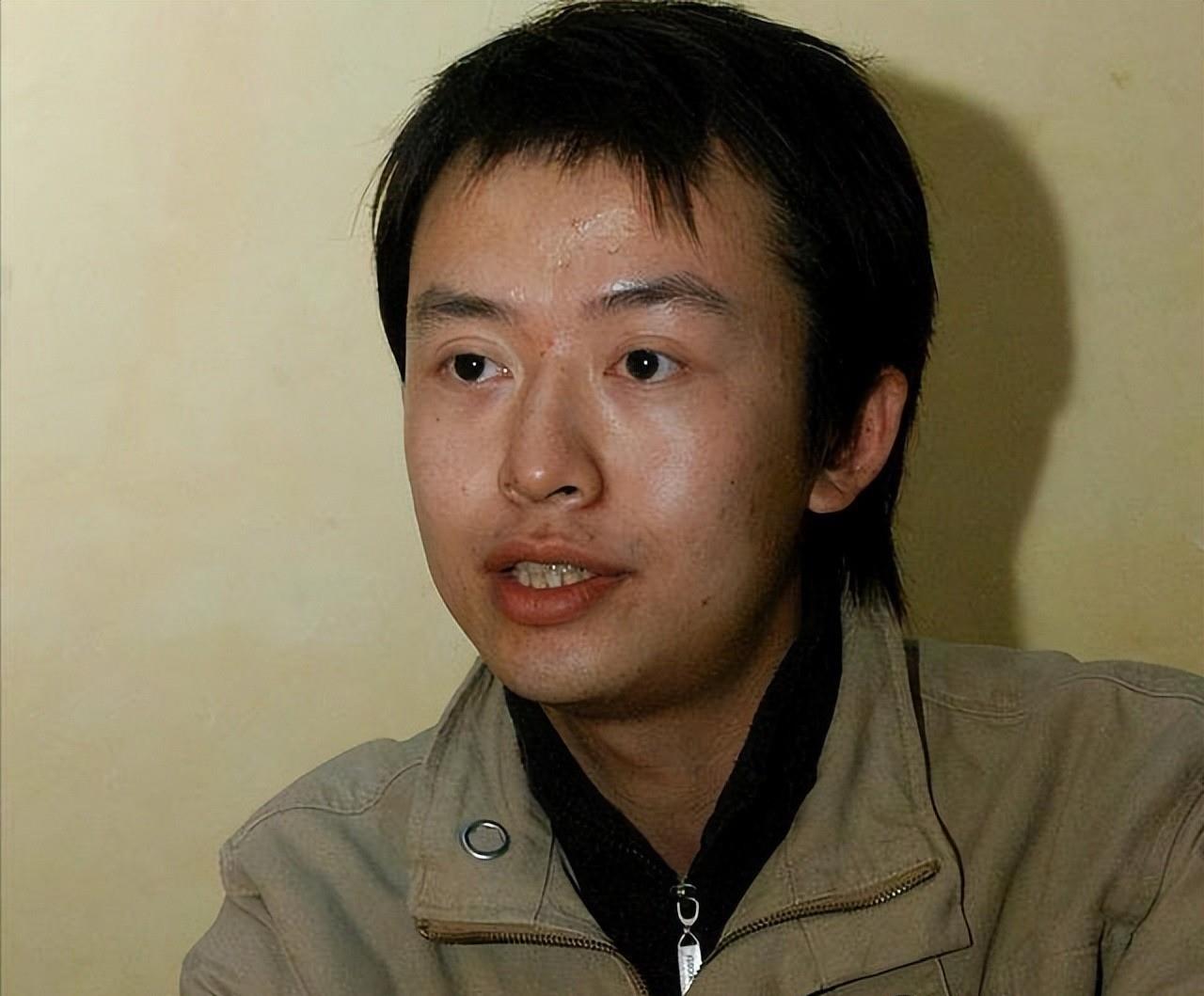王垠，1979年出生于四川，清华计算机系硕博连读在读博士生。因不满国内学术功利化
