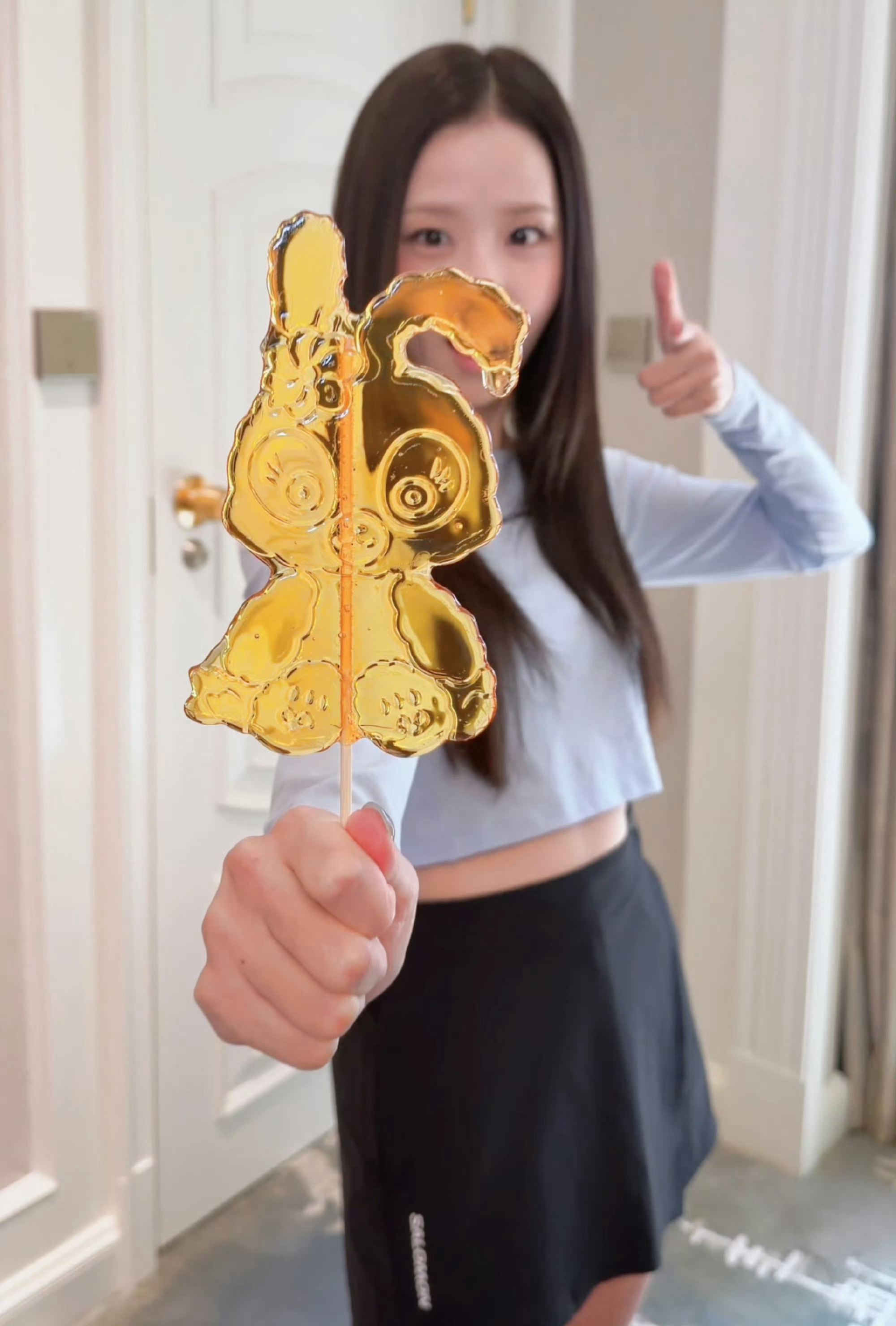 金智秀拍中餐转场视频金智秀认准兔塑唯一皇塑 