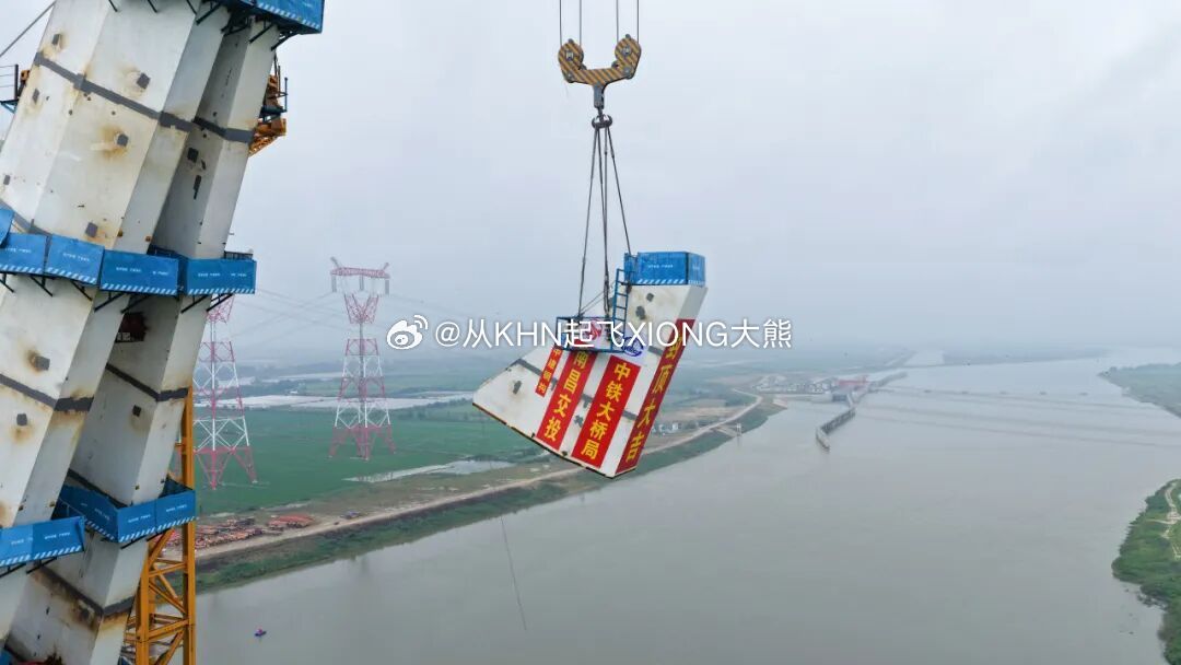 【英雄城交通•桥梁 | 好消息！鄱阳湖旅游公路将军洲大桥主塔封顶】南昌 稳中求进