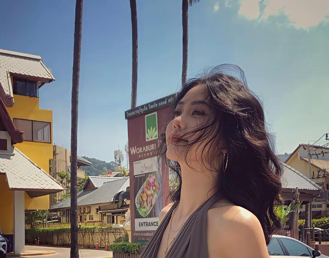 夏日微风中，享受生活的美好时光🌞🏖️好美的秀发，甜美的笑容温柔生活感 生活治