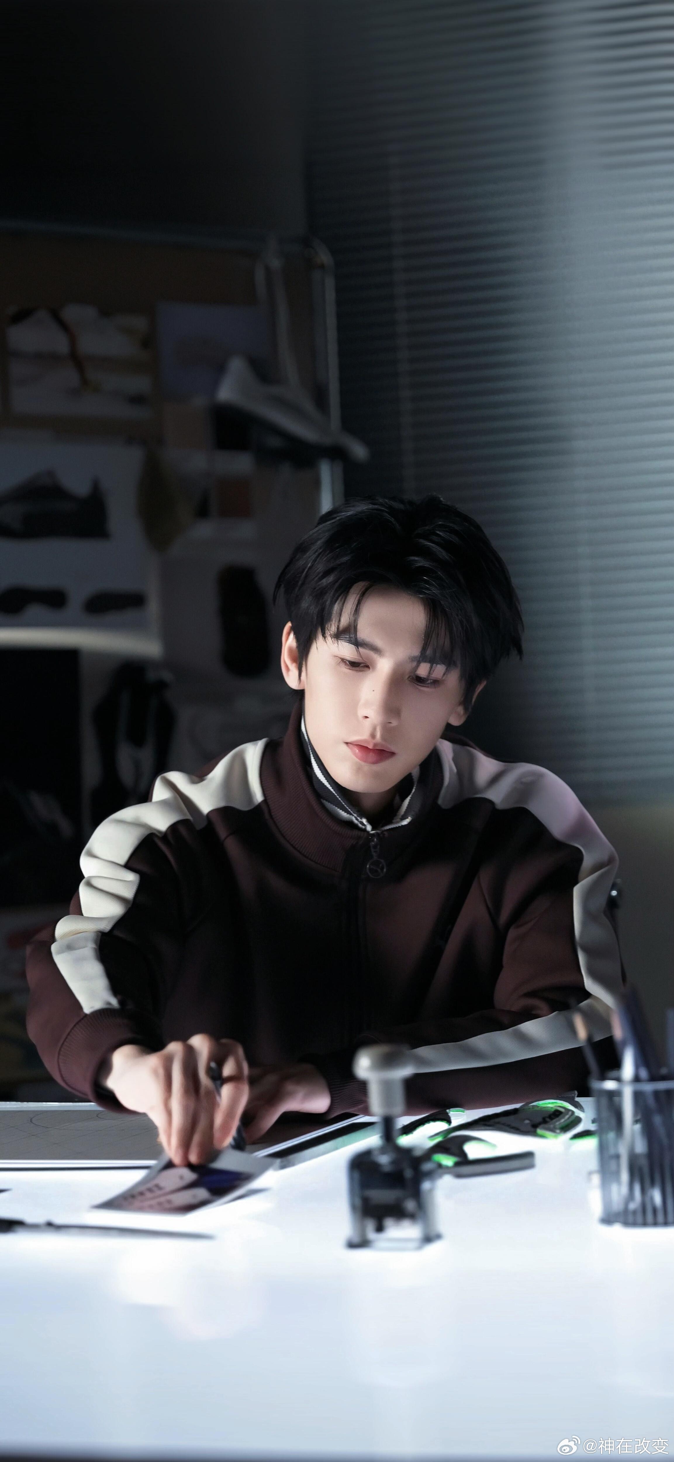 张凌赫  张凌赫- Puma｜壁纸01我们家实力派脸蛋选手哦！😌张凌赫｜ 