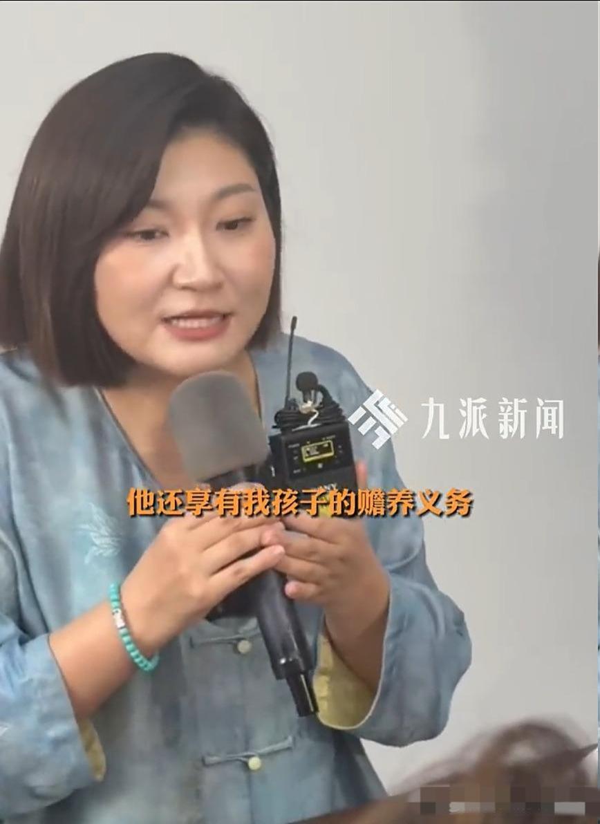 王暖暖这个发言实话说不够准确，父母离婚并不会免除子女的赡养义务。
从《民法典》第